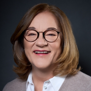 Dr. Anne Schmidt-Peters
